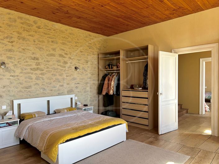 Image No.9-5 Bed House for sale