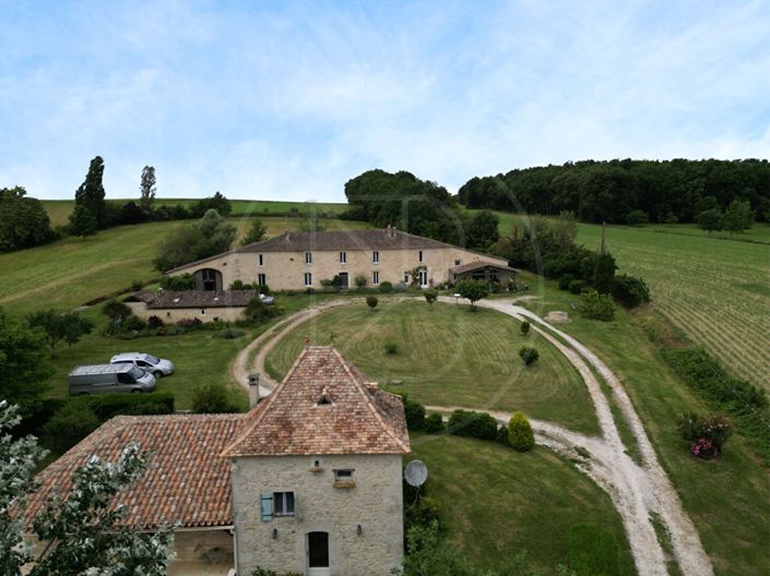 Image No.17-8 Bed House for sale