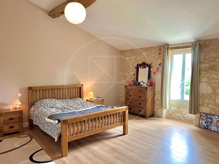 Image No.8-8 Bed House for sale