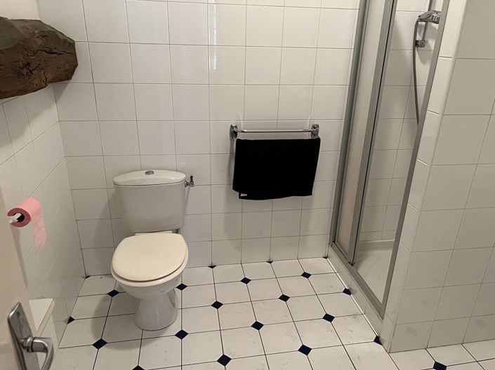 Image No.9-5 Bed House for sale