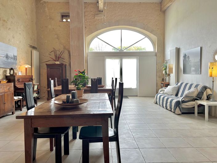 Image No.7-10 Bed House for sale