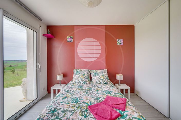 Image No.10-5 Bed House for sale