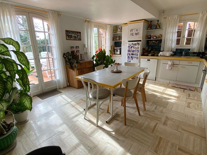 Image No.6-4 Bed House for sale