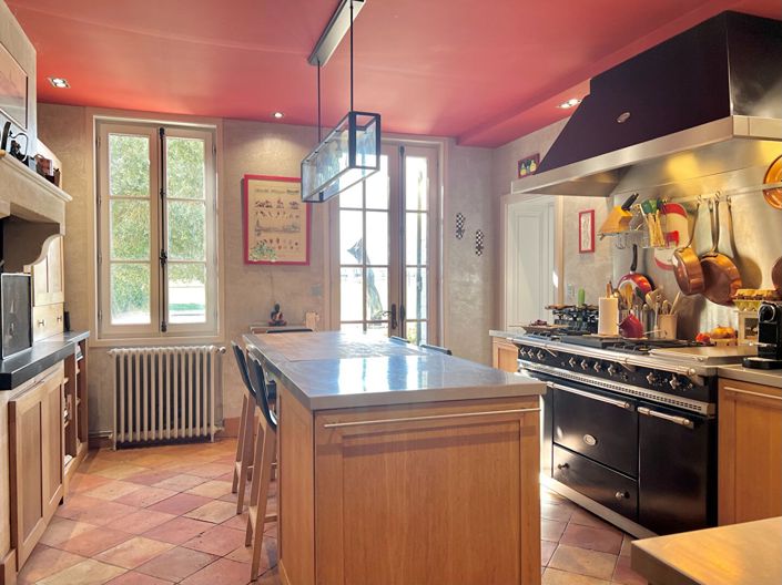 Image No.8-5 Bed House for sale