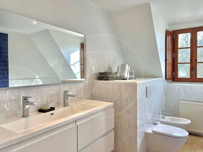 Image No.11-5 Bed House for sale