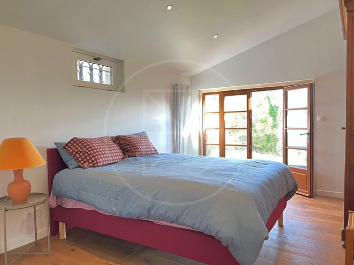 Image No.9-5 Bed House for sale