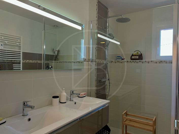 Image No.16-10 Bed House for sale