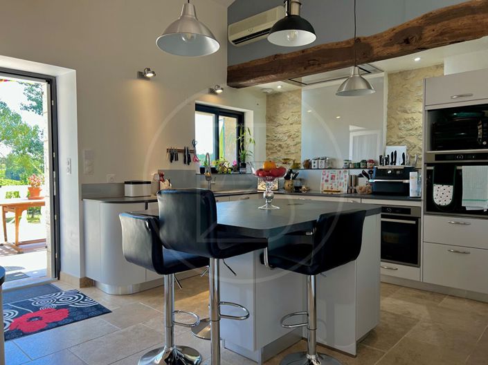 Image No.5-10 Bed House for sale