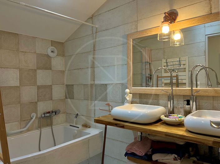 Image No.9-10 Bed House for sale