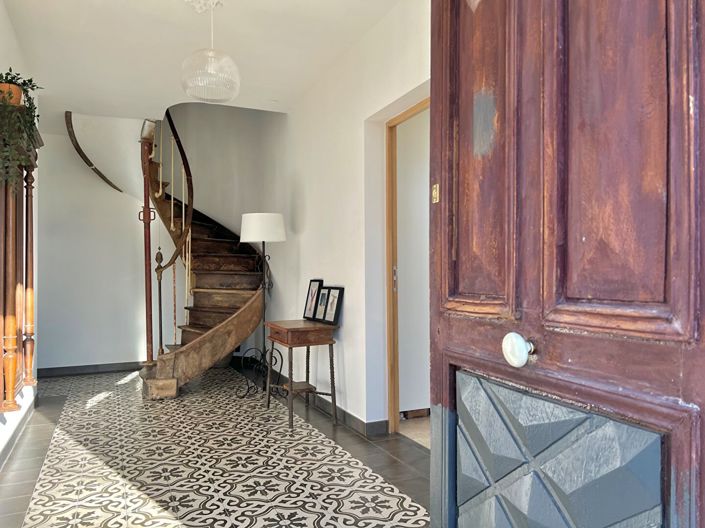 Image No.4-12 Bed House for sale