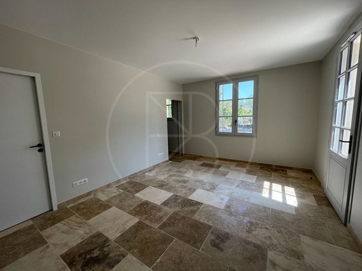 Image No.10-4 Bed House for sale