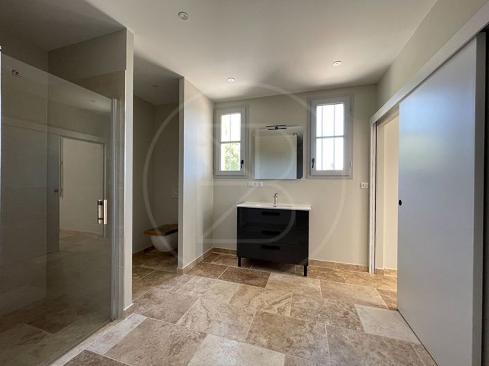 Image No.11-4 Bed House for sale