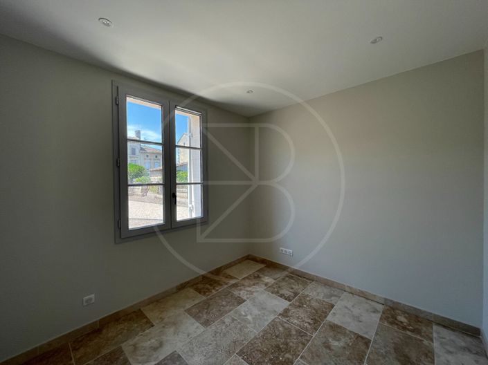 Image No.9-4 Bed House for sale