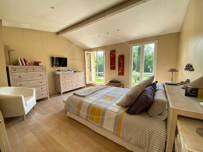 Image No.8-5 Bed House for sale