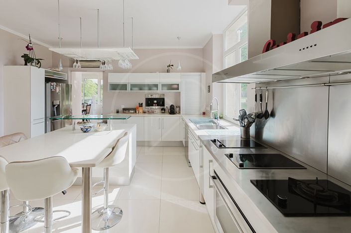 Image No.5-5 Bed House for sale