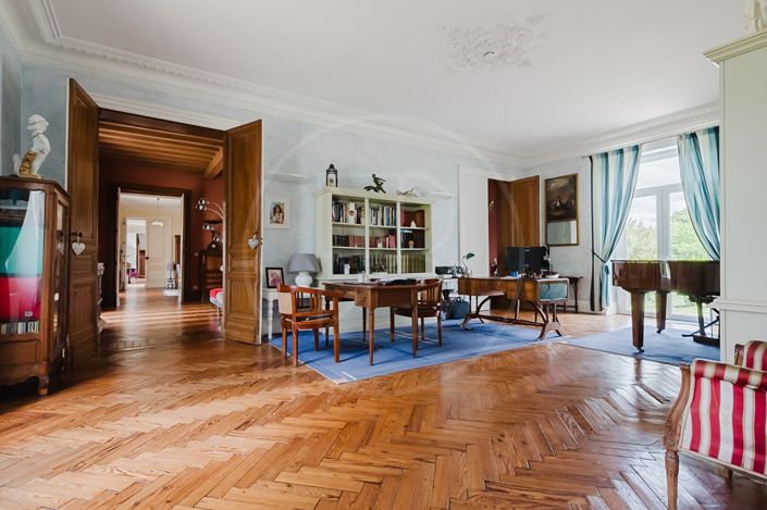 Image No.9-5 Bed House for sale