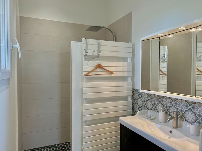 Image No.13-10 Bed House for sale