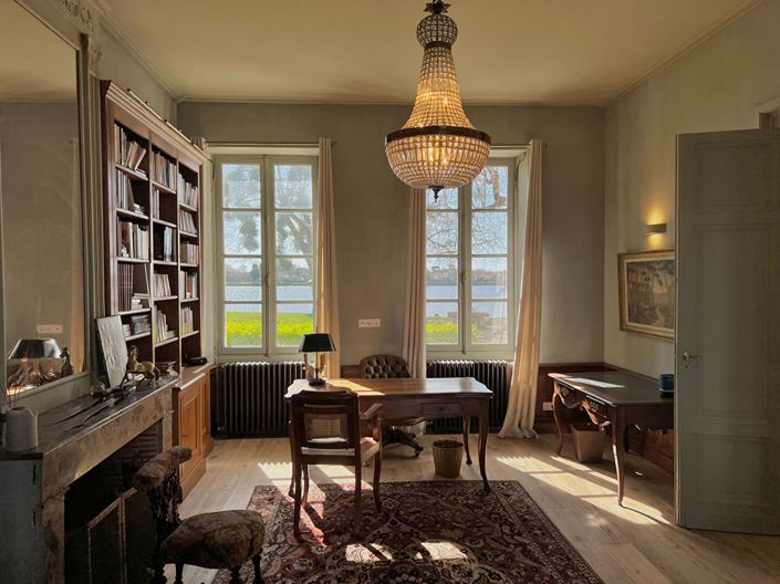 Image No.8-10 Bed House for sale