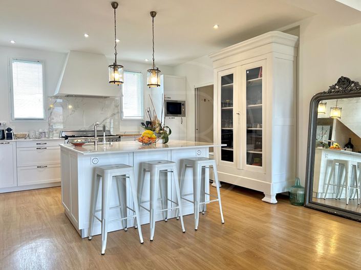 Image No.8-4 Bed House for sale