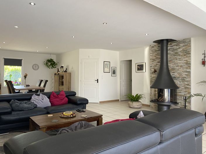 Image No.6-3 Bed House for sale