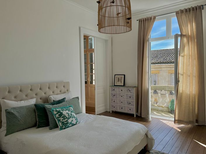 Image No.8-10 Bed House for sale