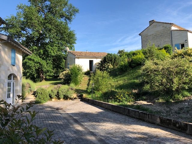 Image No.10-6 Bed Property for sale