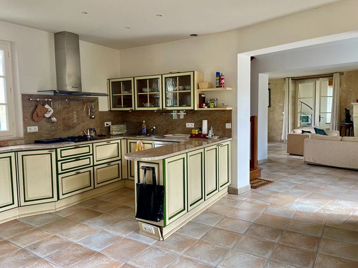 Image No.14-6 Bed Property for sale