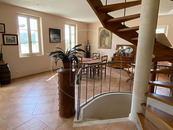 Image No.15-6 Bed Property for sale