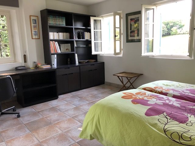 Image No.17-6 Bed Property for sale