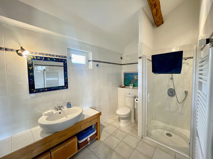 Image No.18-6 Bed Property for sale