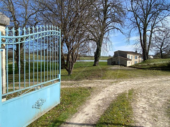 Image No.2-6 Bed Property for sale