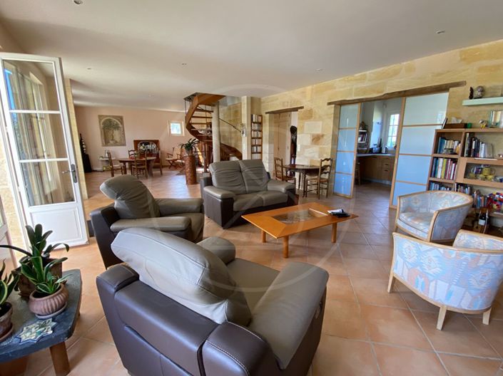 Image No.6-6 Bed Property for sale