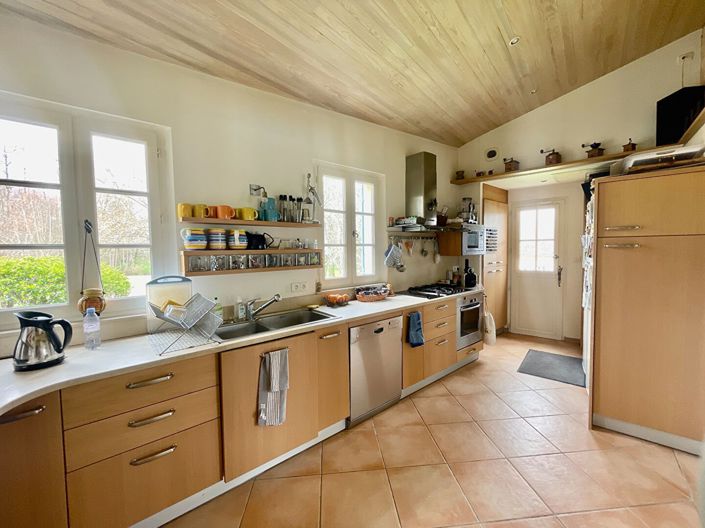 Image No.7-6 Bed Property for sale