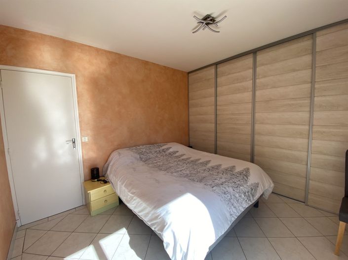 Image No.10-5 Bed House for sale