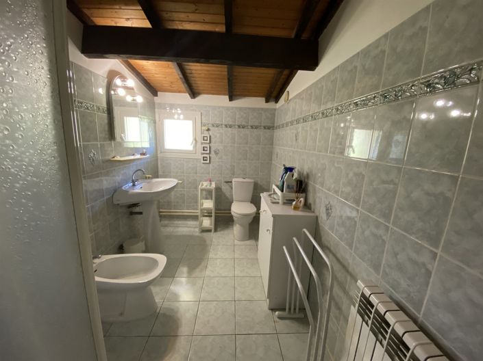 Image No.17-5 Bed House for sale