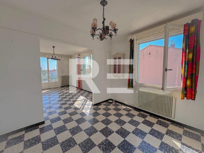 Image No.10-3 Bed House for sale