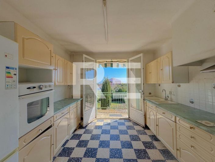 Image No.11-3 Bed House for sale