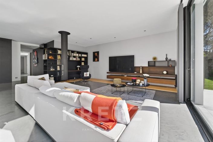 Image No.12-5 Bed House for sale