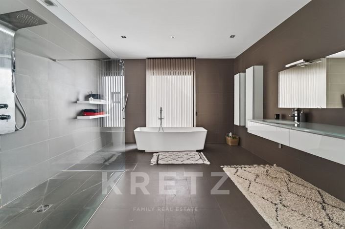 Image No.13-5 Bed House for sale