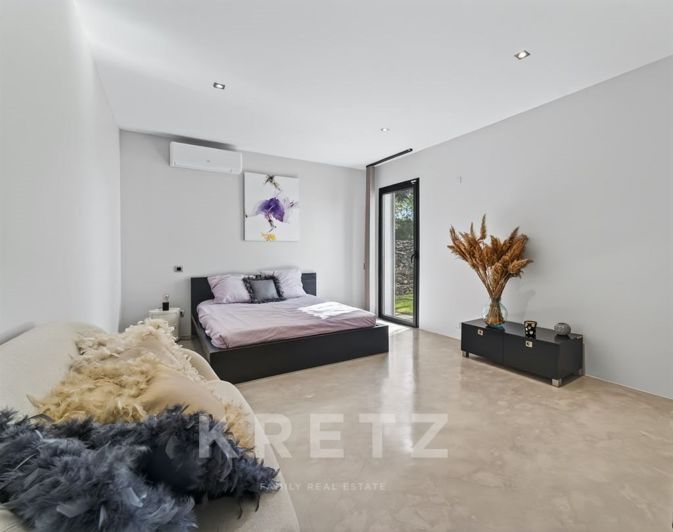 Image No.16-5 Bed House for sale