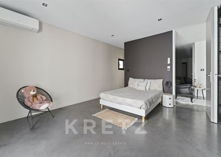 Image No.17-5 Bed House for sale