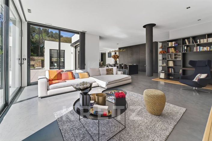 Image No.3-5 Bed House for sale