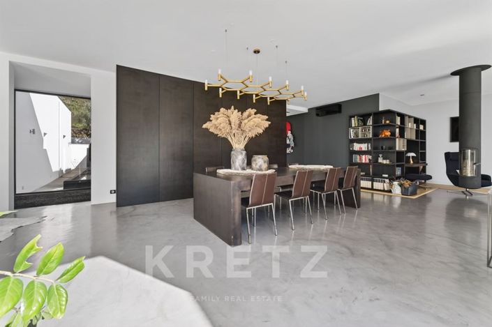 Image No.6-5 Bed House for sale