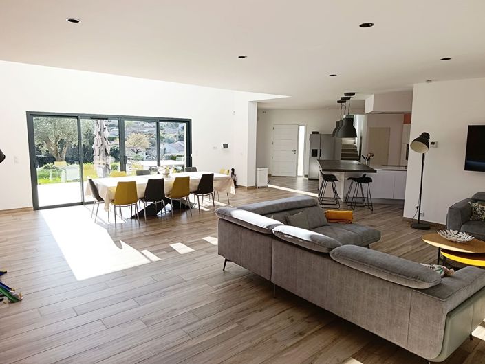 Image No.4-5 Bed House for sale