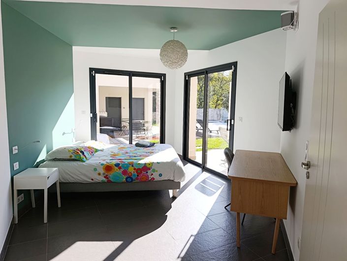 Image No.8-5 Bed House for sale