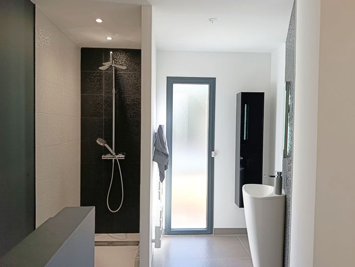 Image No.9-5 Bed House for sale