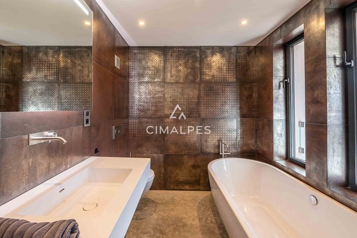 Image No.12-4 Bed House for sale