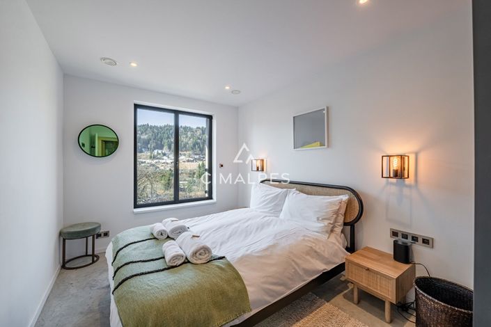 Image No.15-4 Bed House for sale