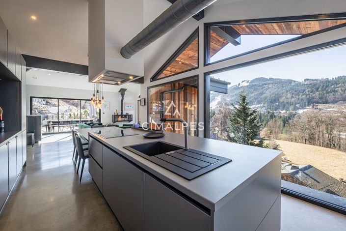 Image No.6-4 Bed House for sale