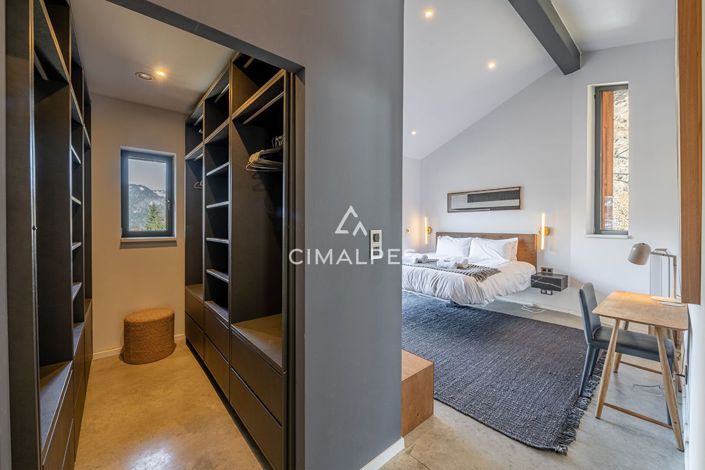 Image No.8-4 Bed House for sale